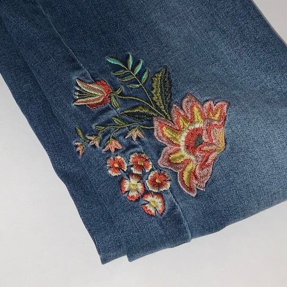 Old Navy Embroidered Rockstar Jeans - Picture 3 of 4